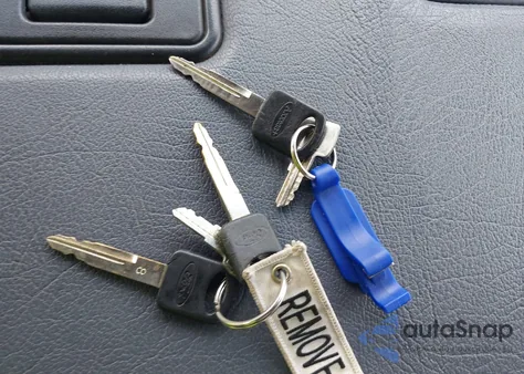 2000 Ford F-250 Lariat/Xl/Xlt from USA, damaged, VIN 1FTNX21F9YEB46184